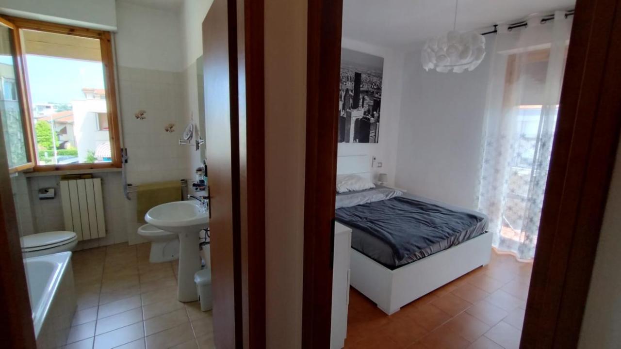 Апартаменты La Casa Dei Viaggiatori - Viareggio - Posto Auto Gratuito Экстерьер фото